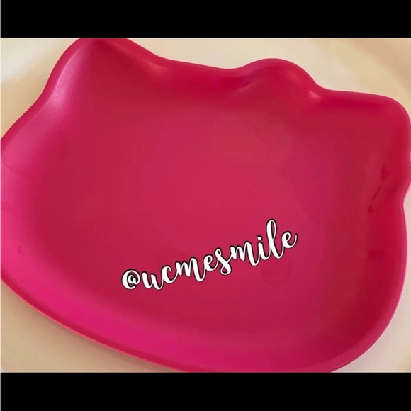 Tupperware Sanrio Baby Hello Kitty Sippy Cup/ Plate Set - Picture 6 of 7